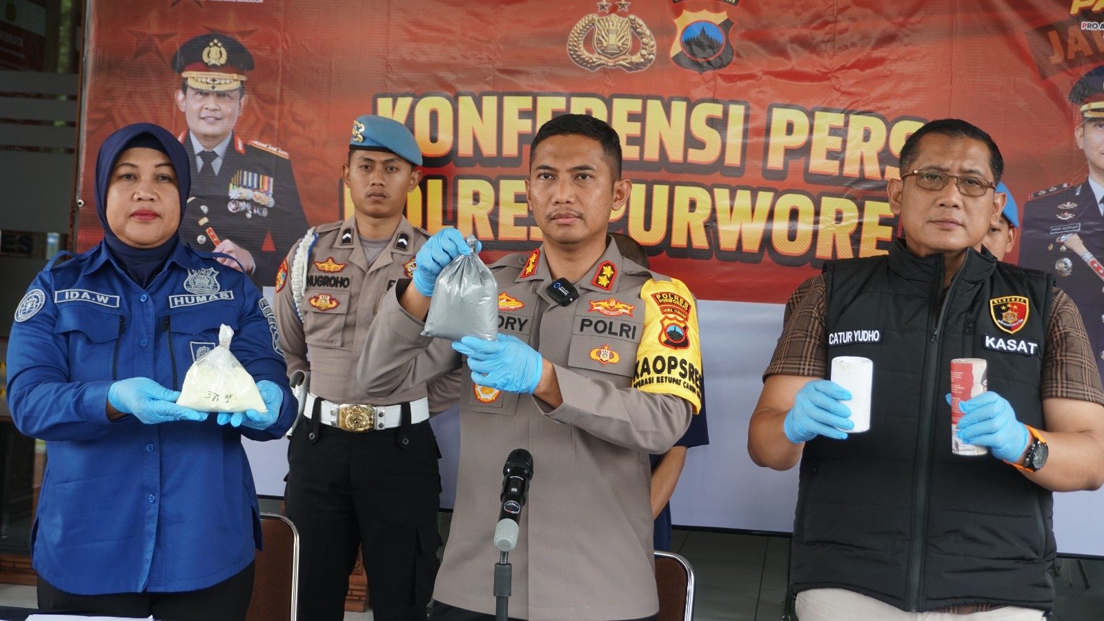 Menjelang Idul Fitri Polres Purworejo Bongkar Peredaran Bubuk Petasan 52 Kg, Pelaku Diamankan!