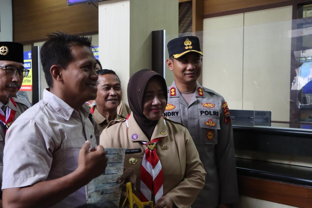 Kapolres dan Bupati Purworejo Tinjau Program Pemutihan Pajak "Tak Diskon Maka Tak Sayang", Masyarakat Antusias Serbu Samsat