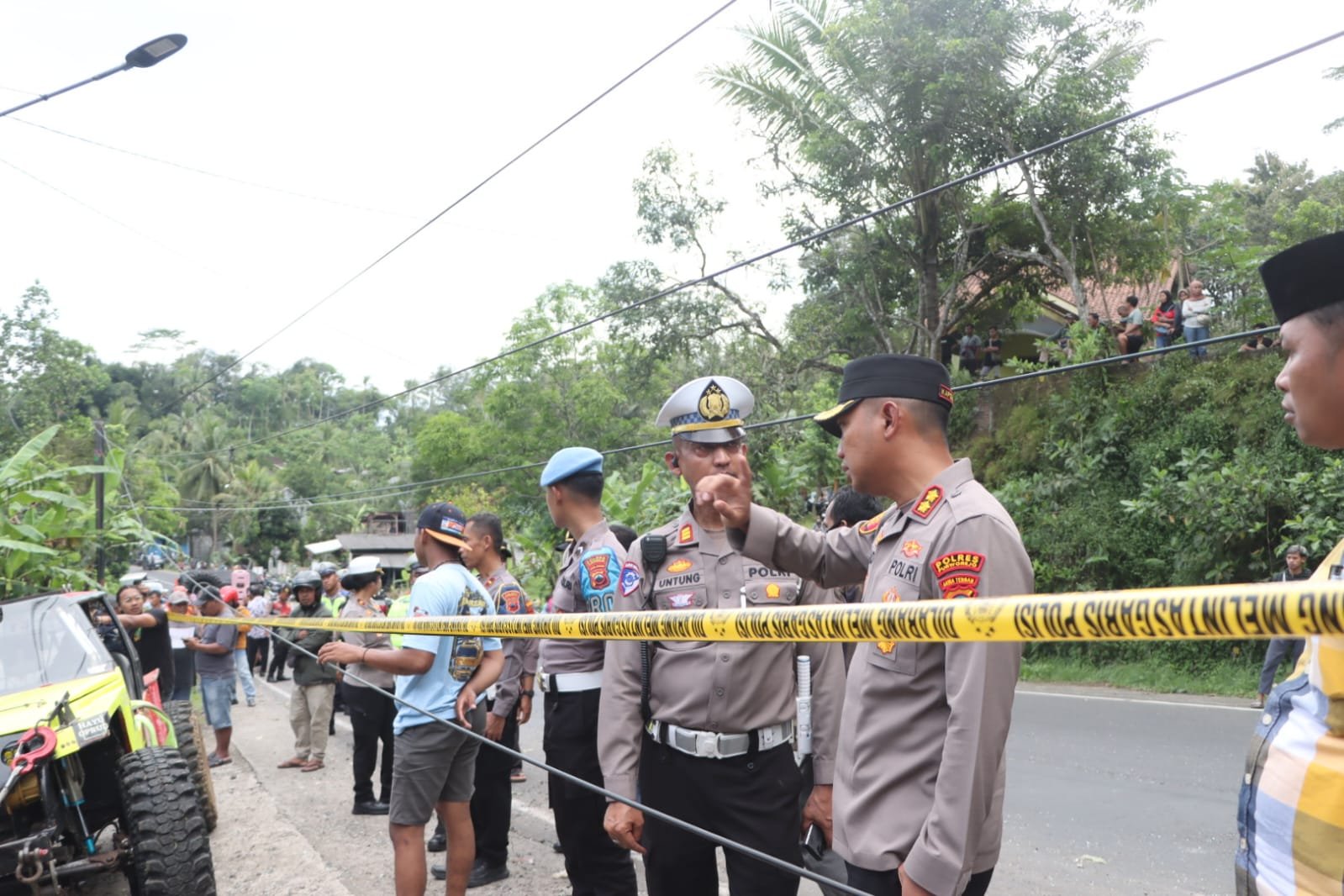 Truk Tronton Terguling Tabrak Rumah Warga di Purworejo, 11 Orang Meninggal Dunia. Polres Purworejo Hadir ke TKP