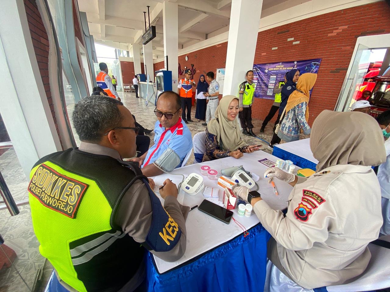 Pastikan Mudik Nataru Aman, Polres Purworejo dan Jasa Raharja Gelar Cek Kesehatan di Terminal
