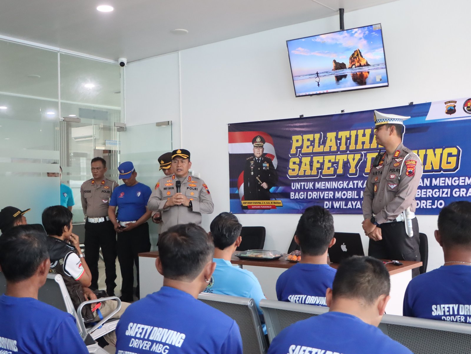 Pertama di Indonesia! Polres Purworejo Bekali Pengemudi Makan Bergizi Gratis Ilmu Safety Driving