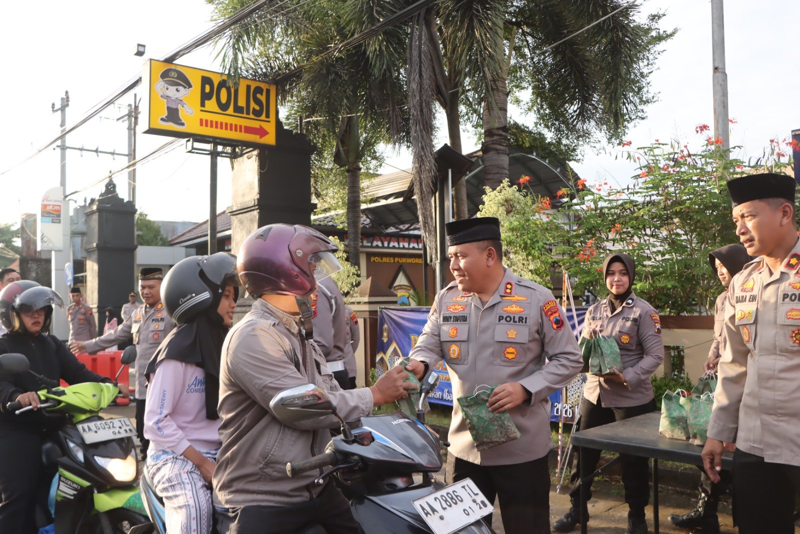 Wujud Kepedulian Ramadan, Kapolres Purworejo Berbagi Kebahagiaan dan Bingkisan dengan Anak Yatim