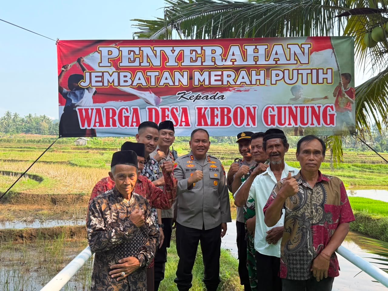Wujud Nyata Sinergitas, Polres Purworejo Serahkan Jembatan Merah Putih Presisi untuk Petani Desa Kebongunung