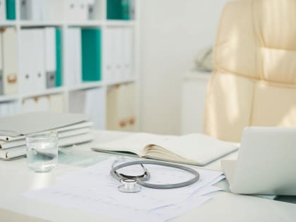 Врач Екатерина Былдина рассказала, какие хронические заболевания могут обостриться на фоне приема алкоголя и жирной пищи