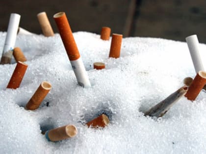 Жителей Тульской области предупредили об опасности курения зимой