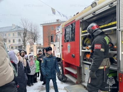 Новомосковские спасатели организовали мероприятие для новомосковских школьников