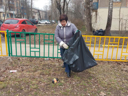 Инна Шевелева и активисты привели в порядок площадку «Притяжение»