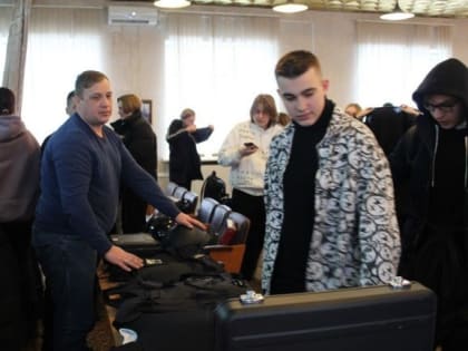 В Новомосковском отделе МВД прошел День открытых дверей для школьников