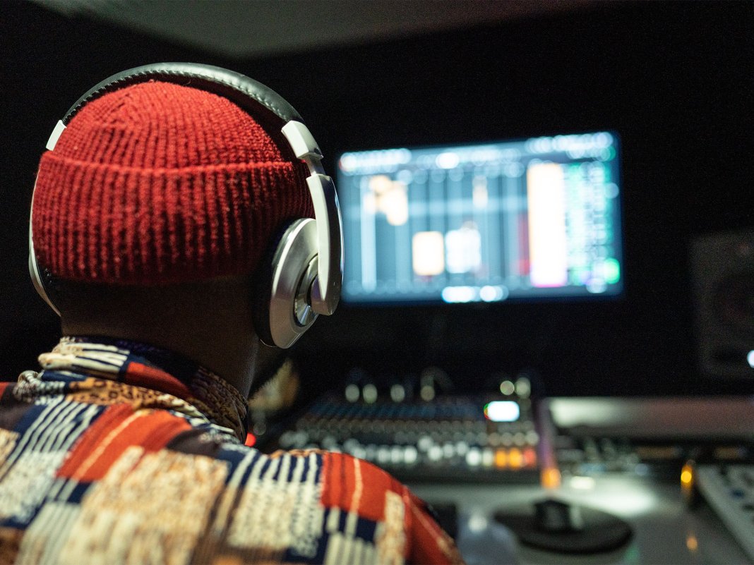 Rhodes Pianology plugin review — interface showing three piano models