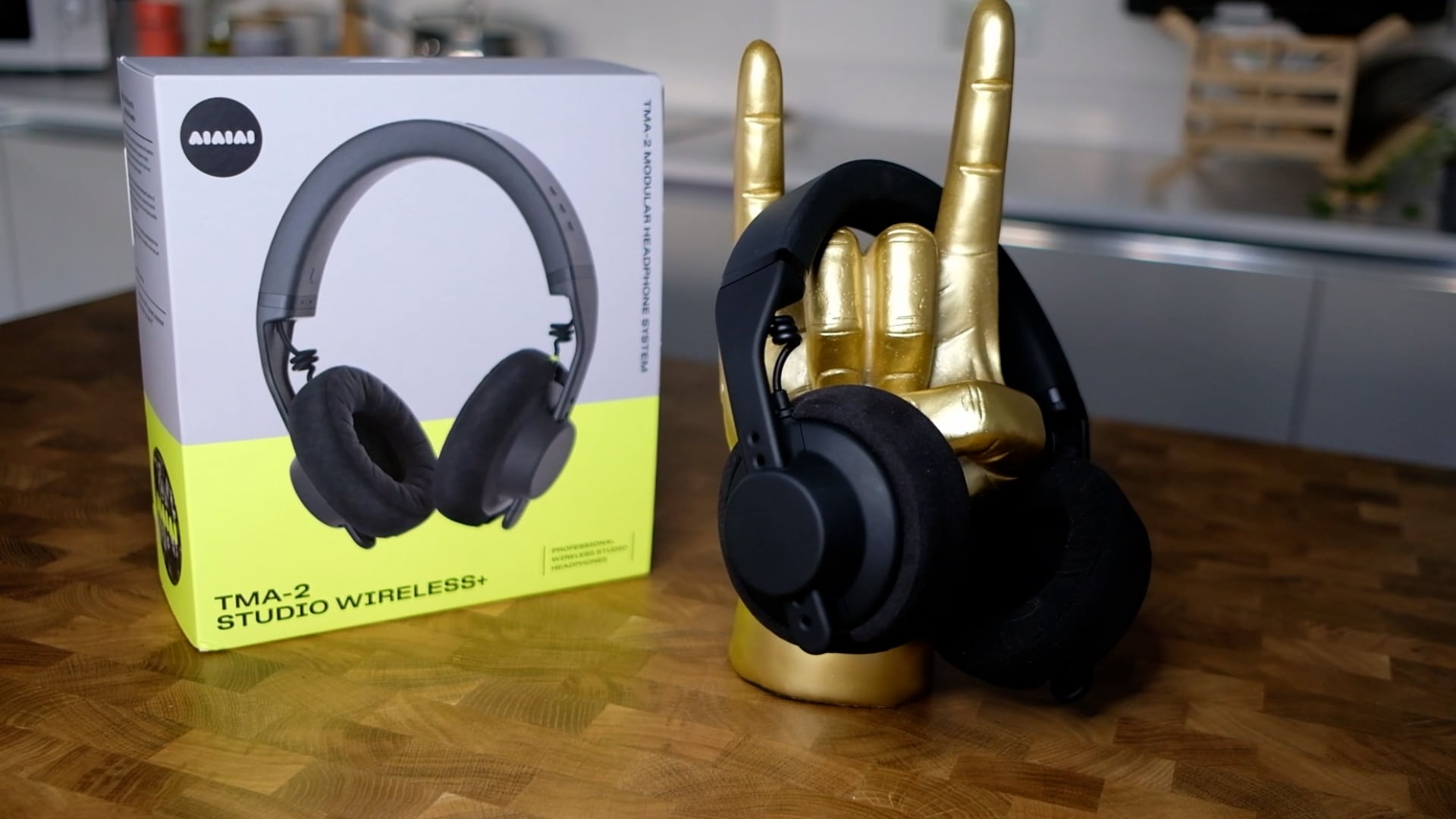 wireless studio headphones low latency AIAIAI TMA-2 Studio Wireless+ with W+ Link transmitter