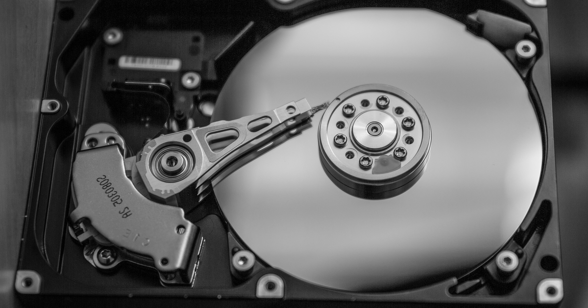 음악 프로젝트 아카이빙을 위한 DAW 세션 정리 화면과 외장 드라이브