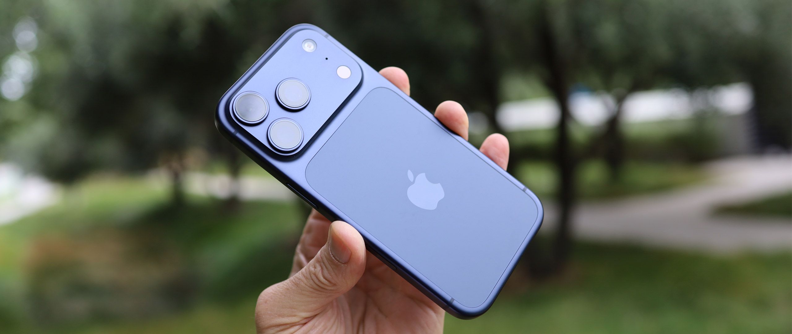 iPhone 17 Pro review camera bar design
