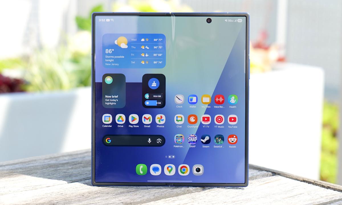 Samsung Galaxy Z Fold7 camera system — 200MP main sensor with triple lens array