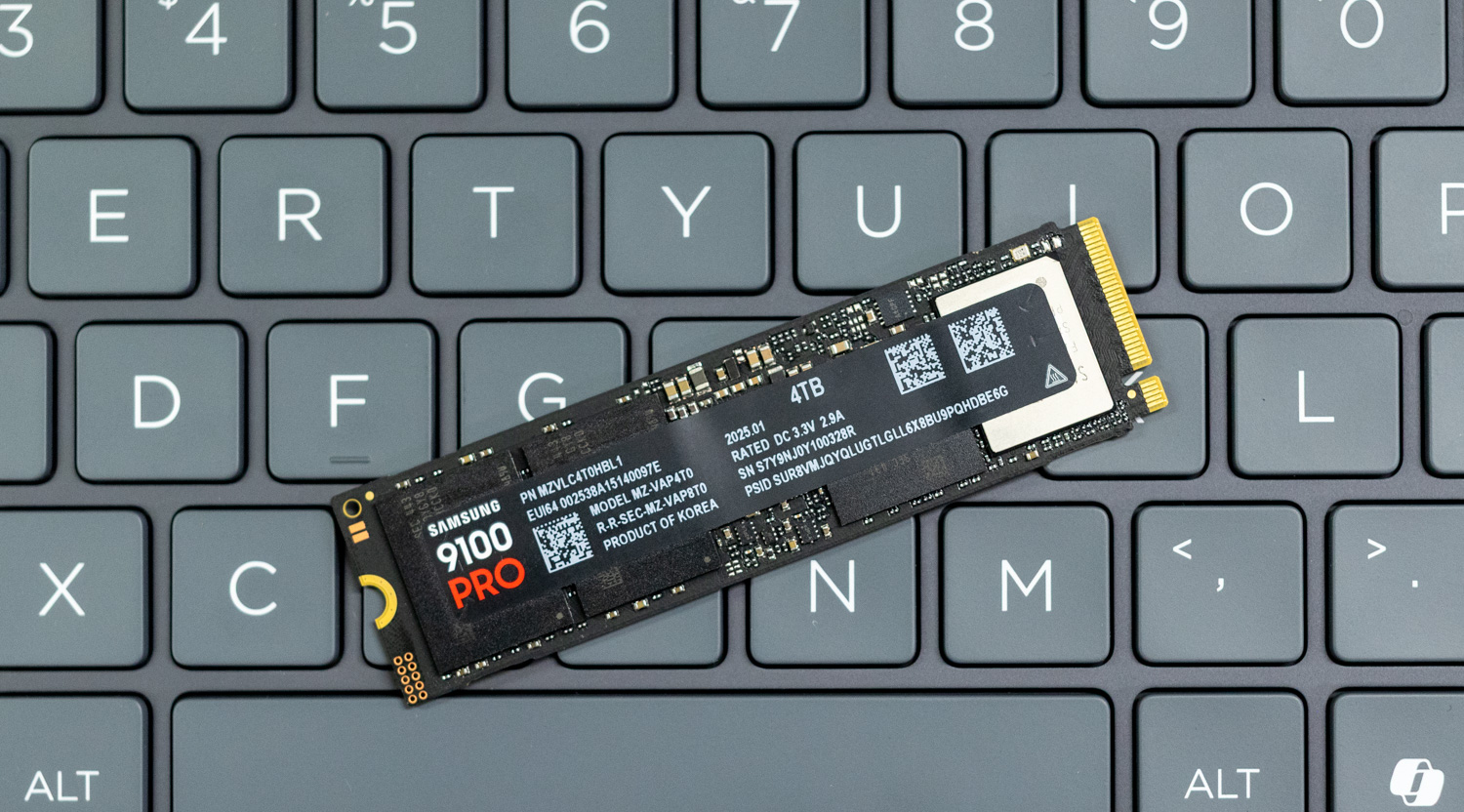 삼성 9100 Pro 4TB SSD 제품 사진