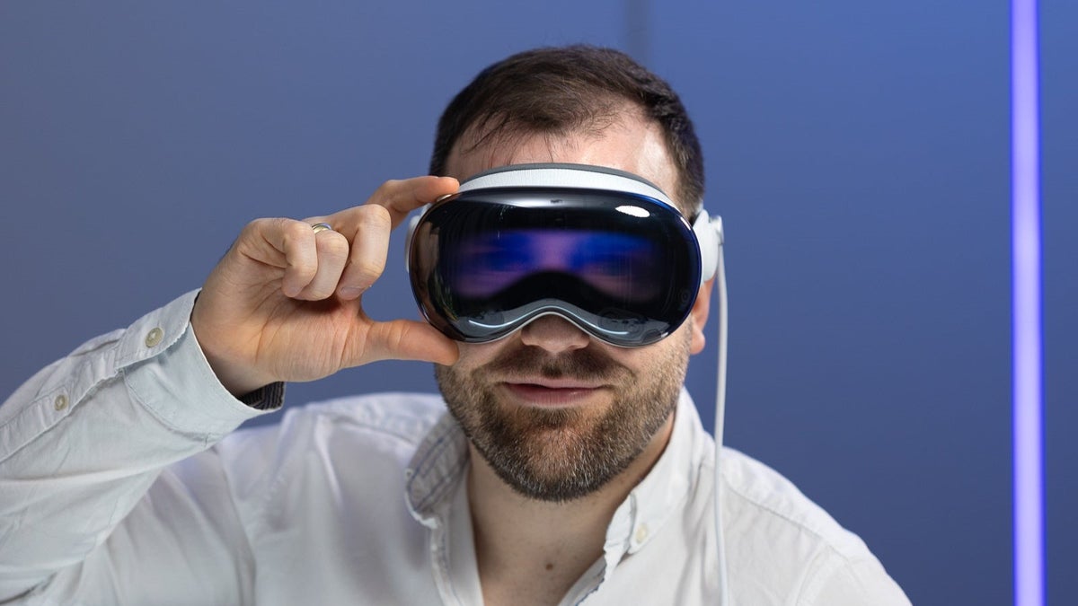 Apple Vision Pro 2 rumored specifications and design changes