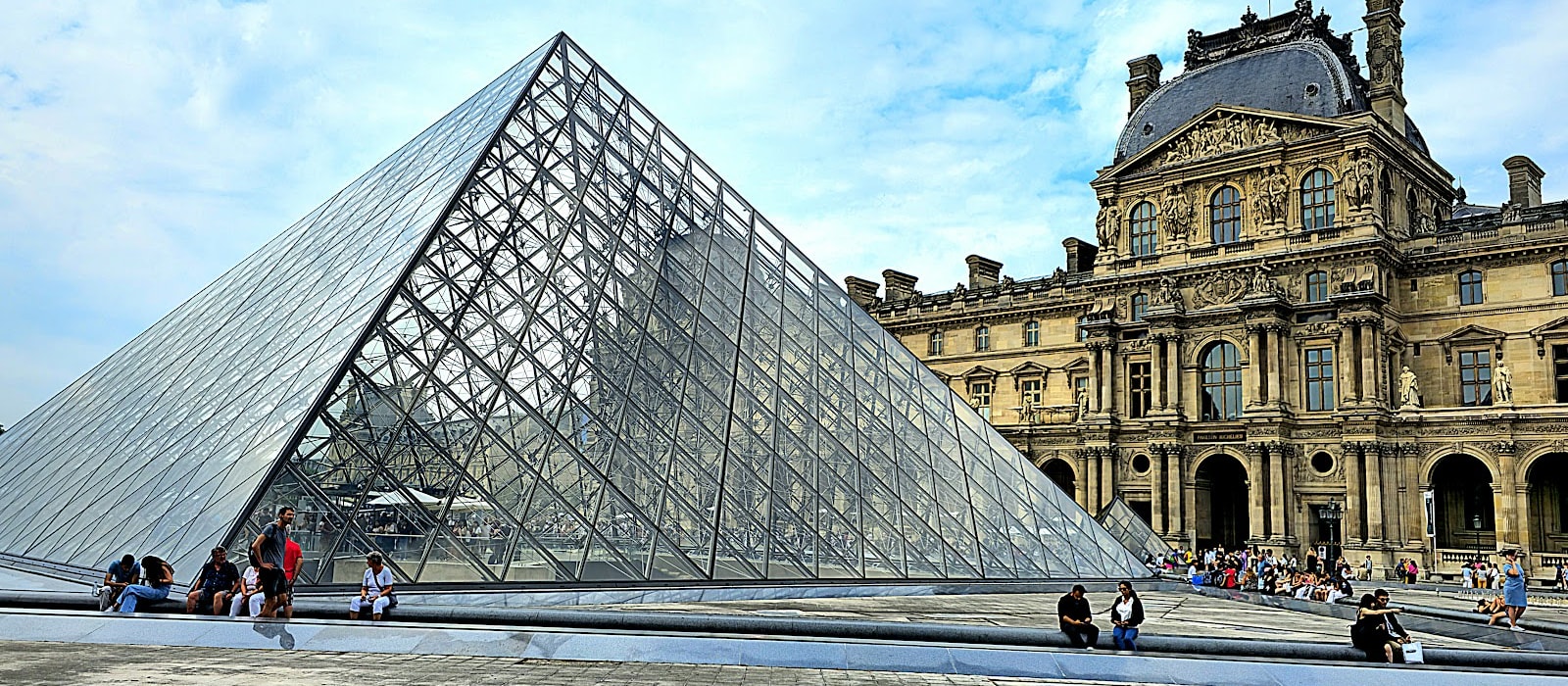 Pyramide du Louvre