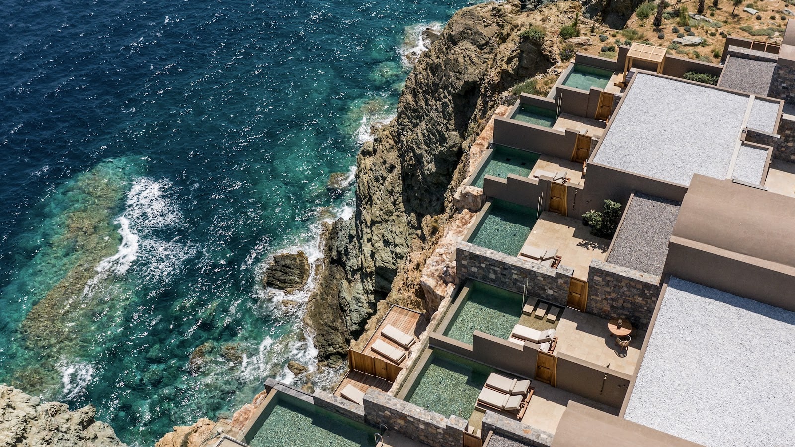 Élégantes suites avec vue sur la mer à Acro Wellness Suites Agia Pelagia.