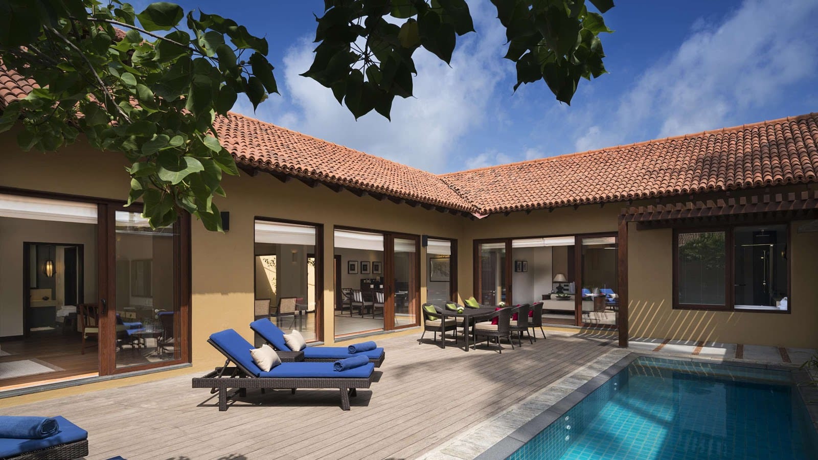 Spacious suite Anantara Kalutara Resort Kalutara
