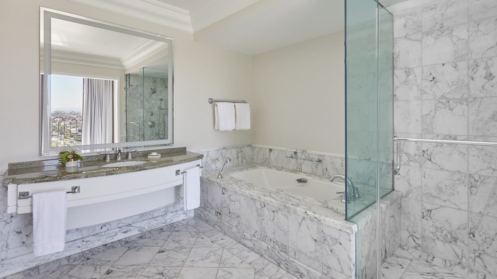 Elegant Beverly Wilshire (A Four Seasons Hotel) Beverly Hills
