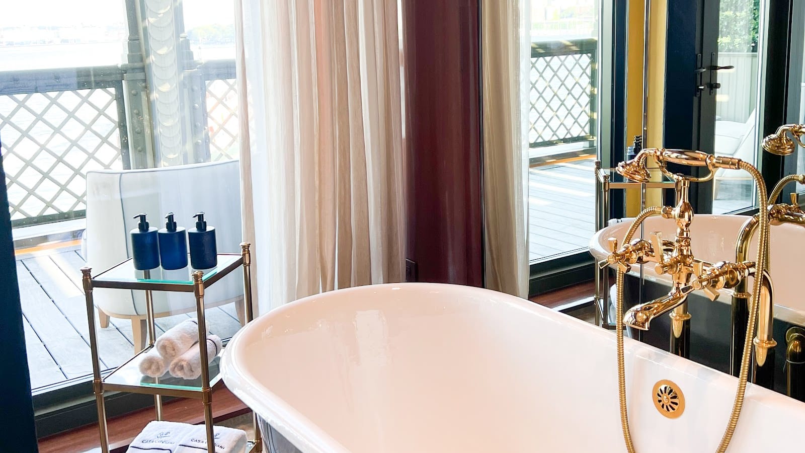 Élégante salle de bain à Casa Cipriani New York