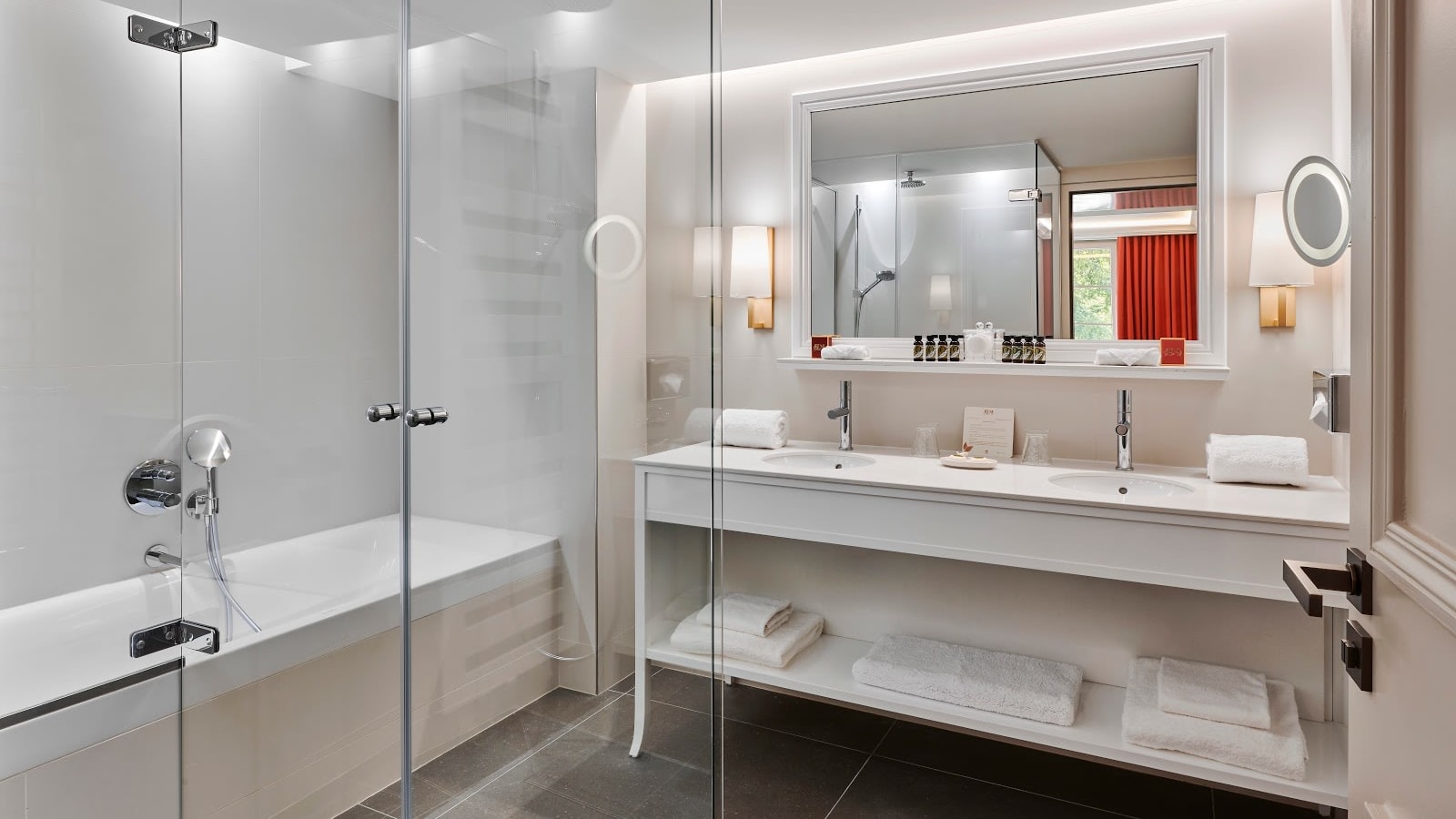 Elegant Château Saint-Jean Hotel Montluçon