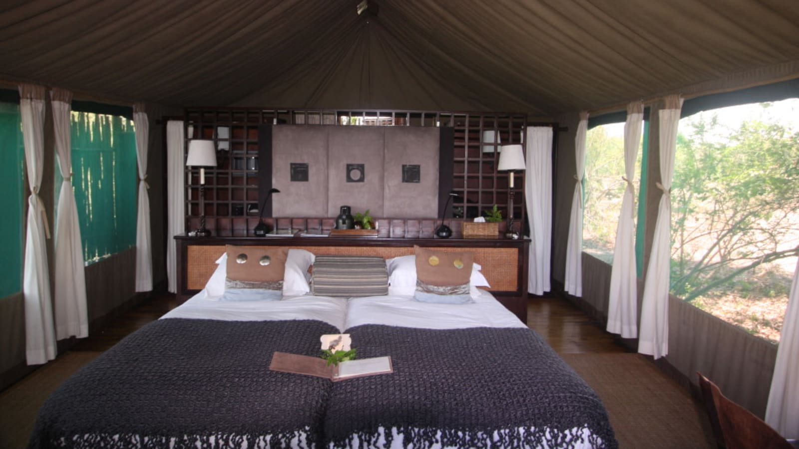 Cozy Duba Plains Camp Okavango Delta
