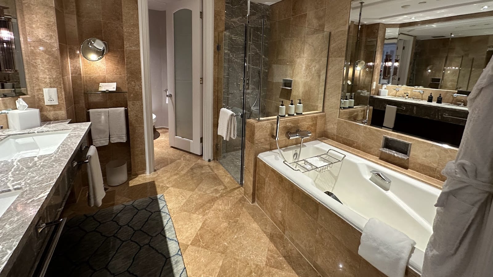 Elegant Four Seasons Hotel Singapore Singapore