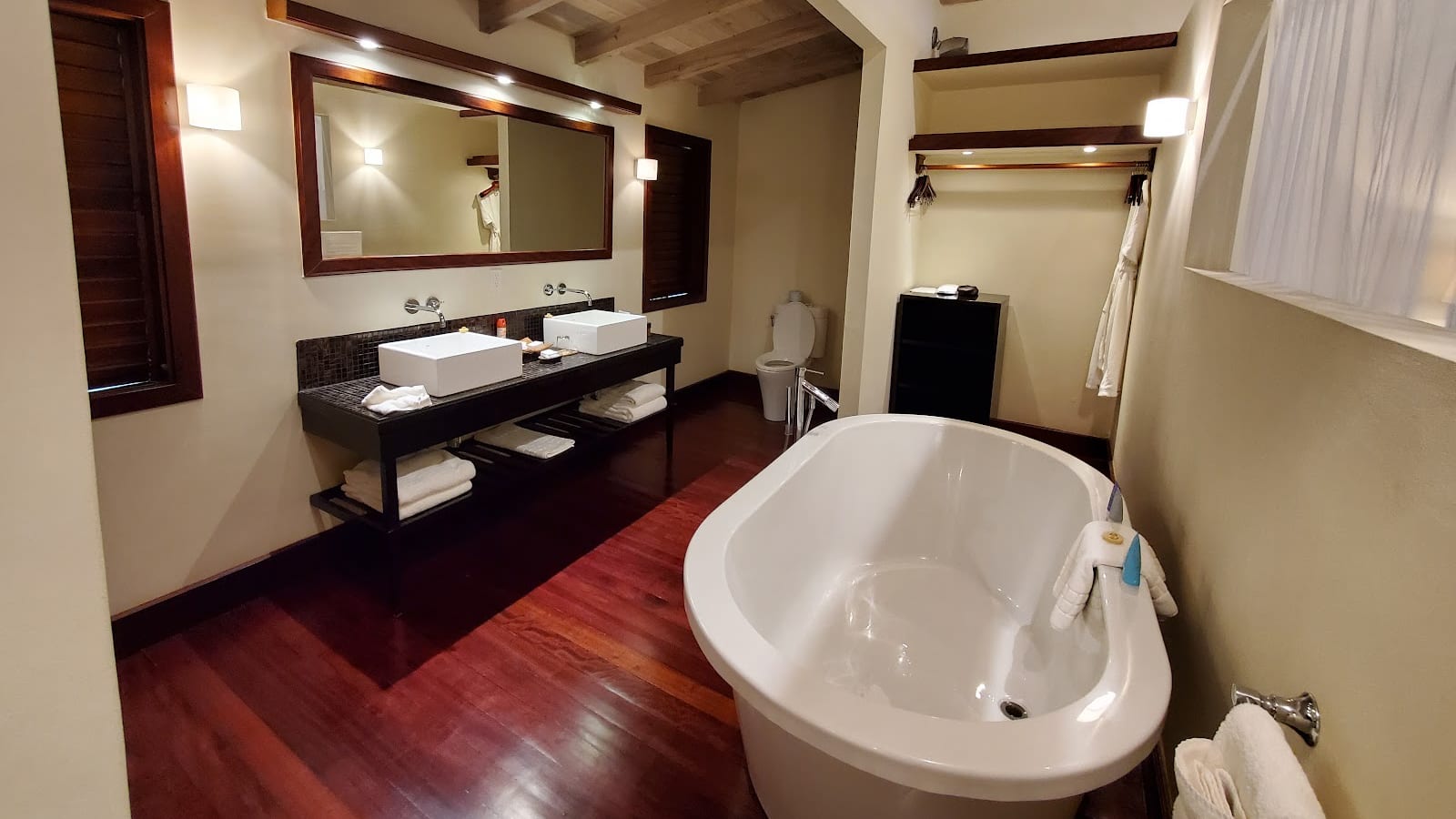 Élégante salle de bain à Hermitage Bay Antigua