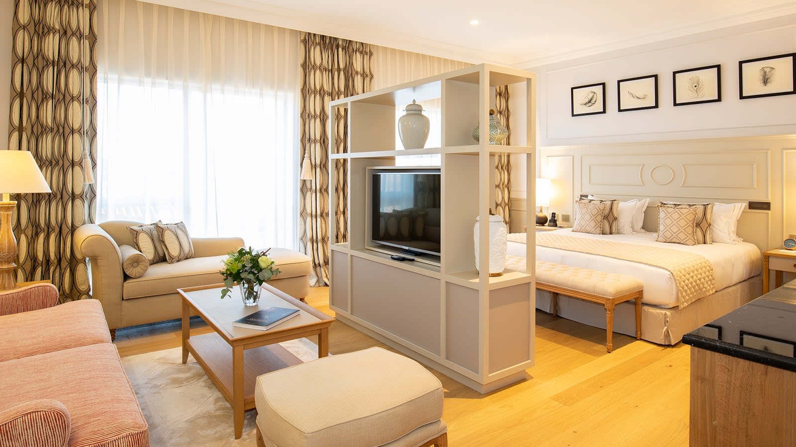 Elegant suite Hôtel Chais Monnet Cognac