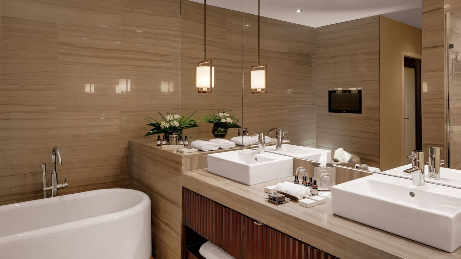 Elegant Kempinski Hotel Gold Coast City Accra