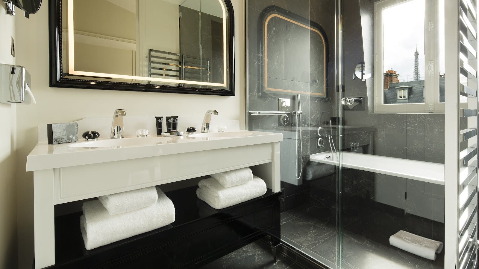 Elegant Le Narcisse Blanc Paris
