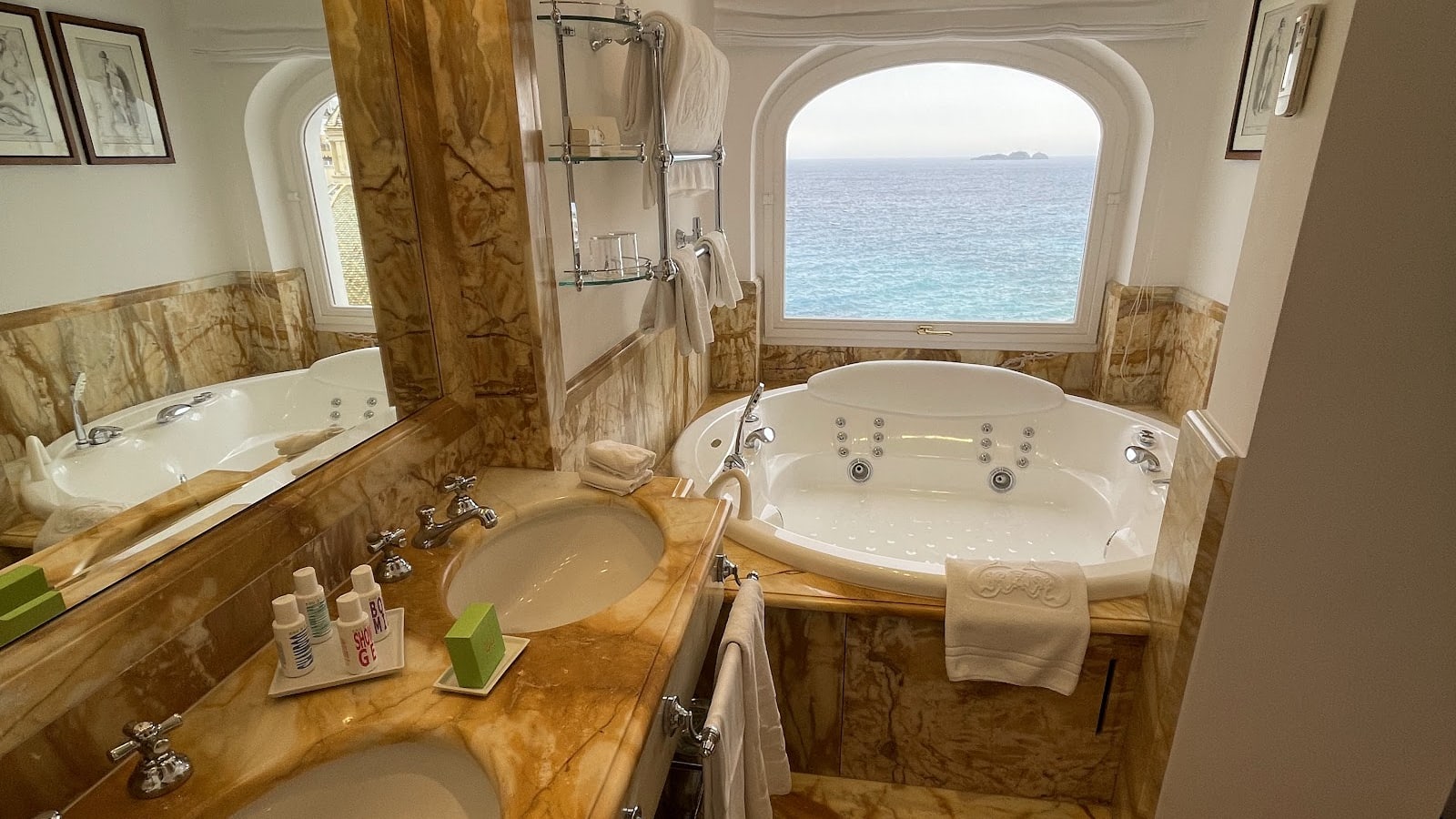 Elegant Le Sirenuse Positano