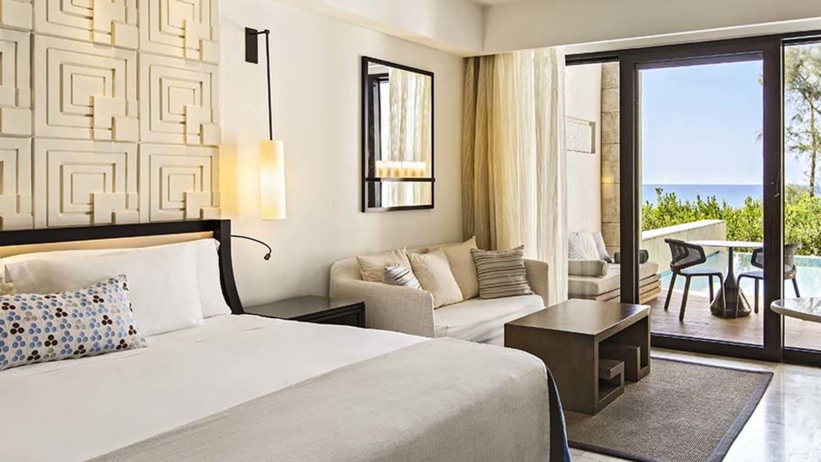 Luxurious room Mandarin Oriental Pylos