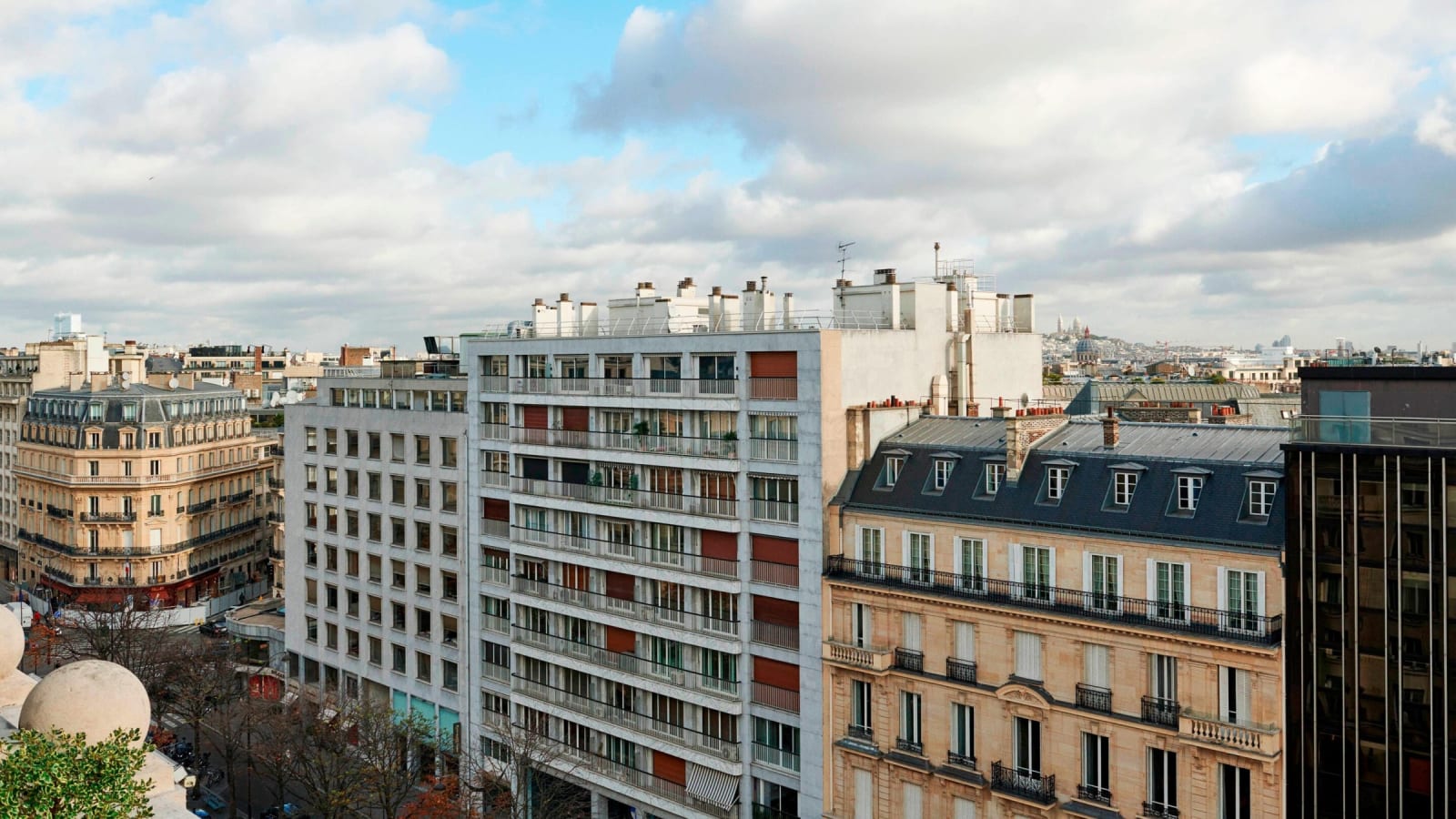 Balcony of the Patrick Hellmann Suite with Eiffel Tower view, Prince de Galles Paris