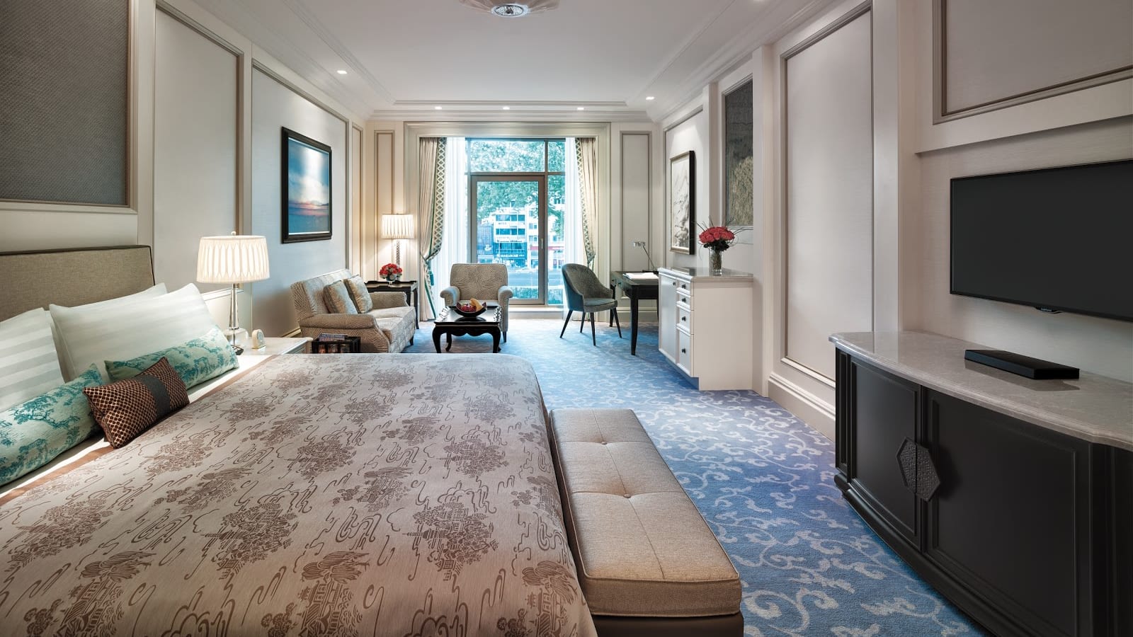 Inviting Shangri-La Bosphorus Istanbul