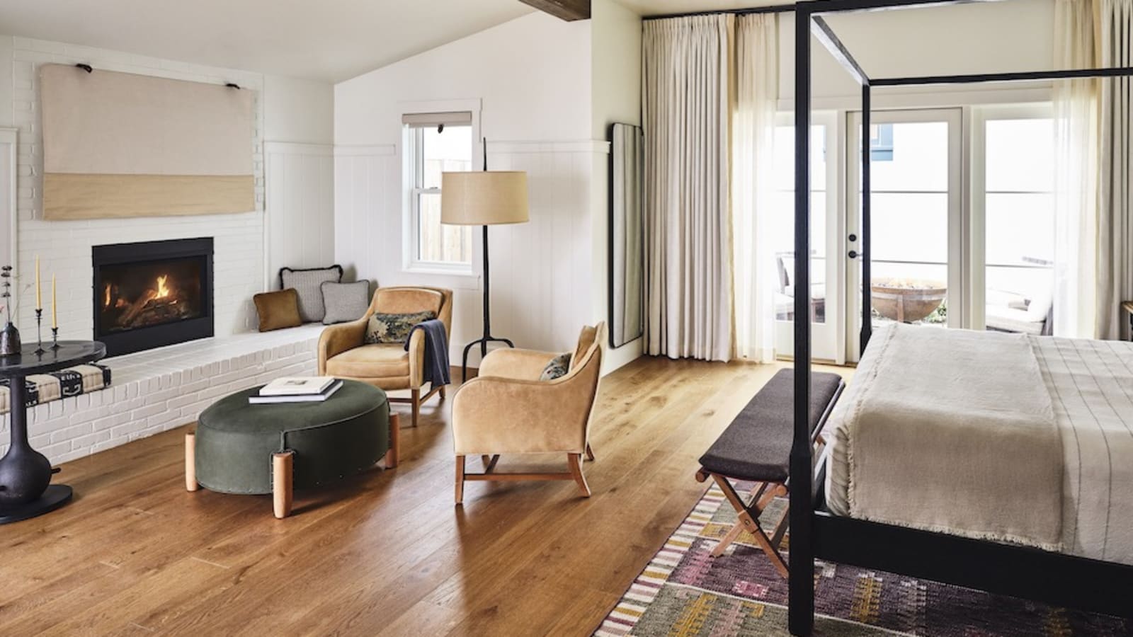 Modern room Inn at Mattei’s Tavern Los Olivos