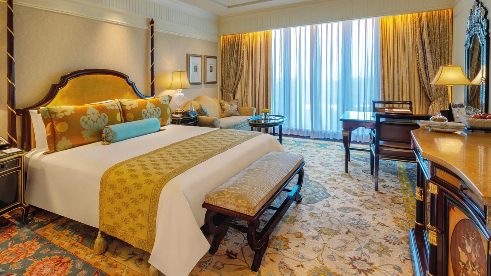 Luxurious Leela Palace Hotel New Delhi