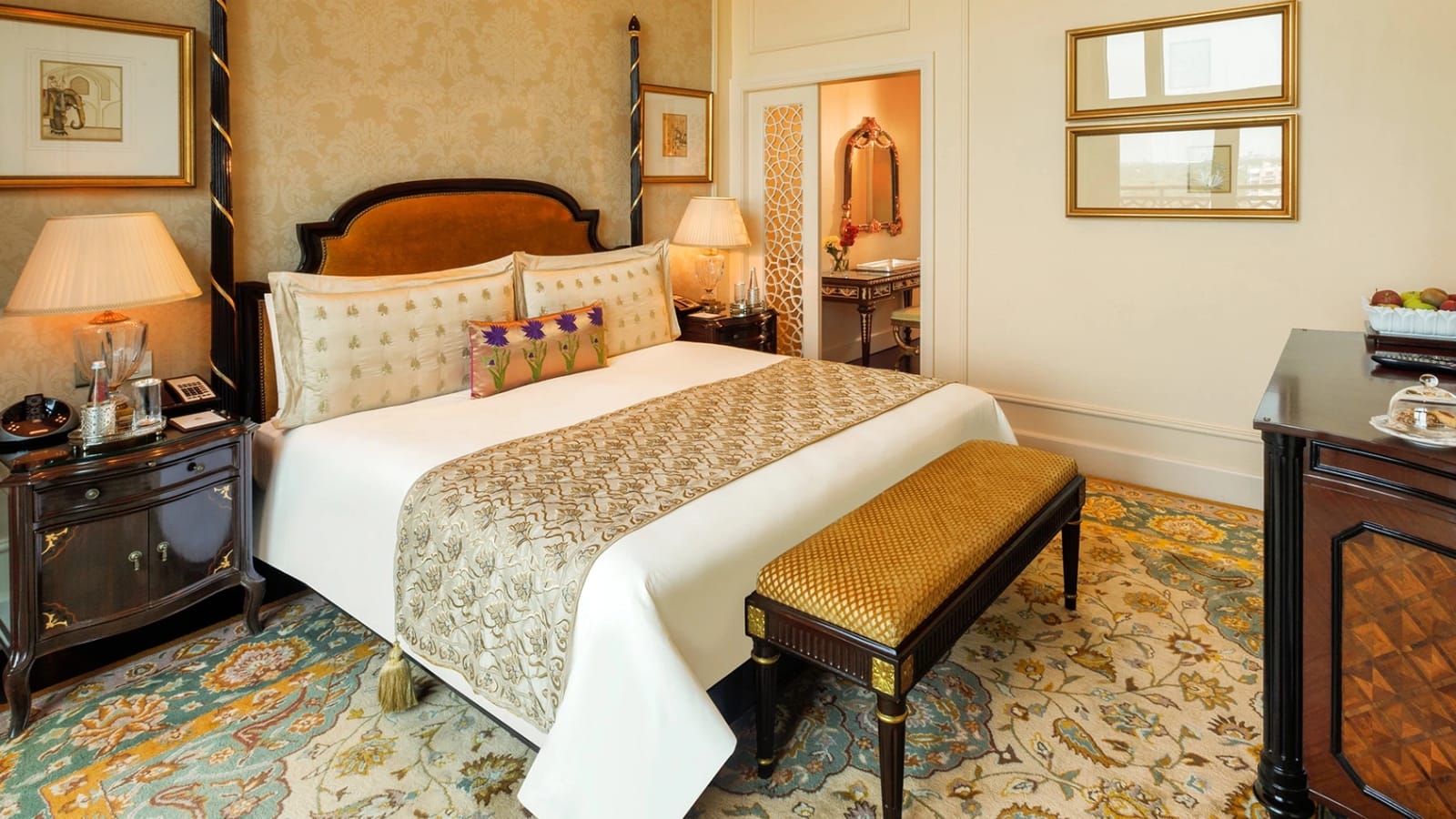 Luxurious Room Leela Palace New Delhi