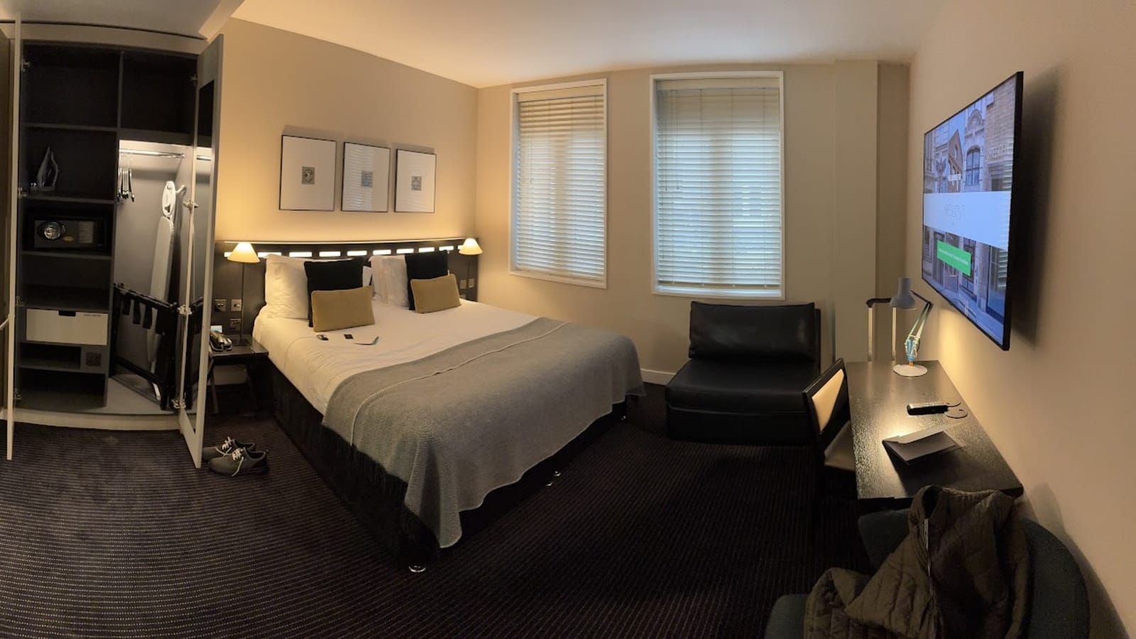 Cozy The Resident Soho London