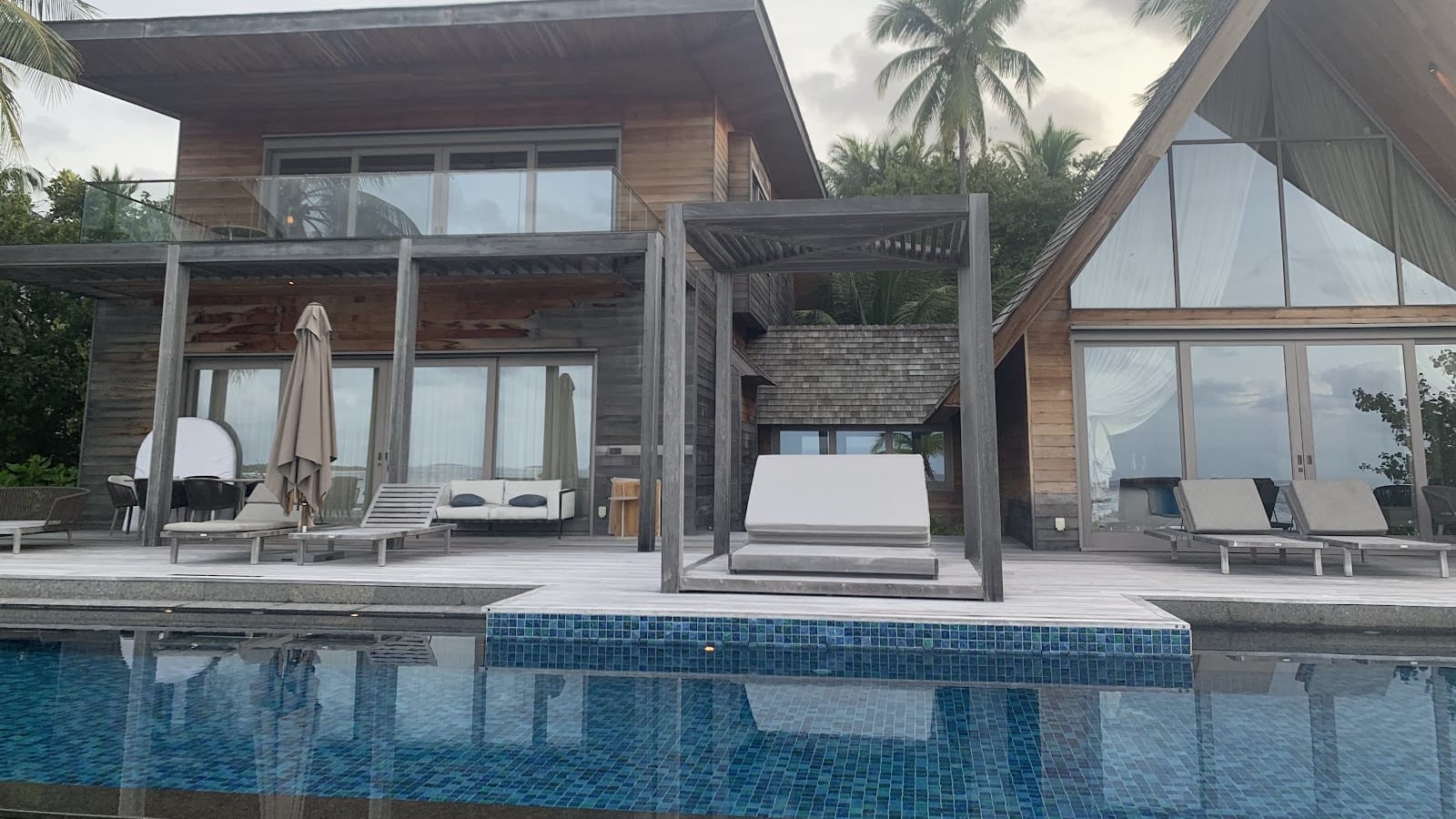 Elegant suite at The St. Regis Maldives Vommuli Resort Dhaalu Atoll