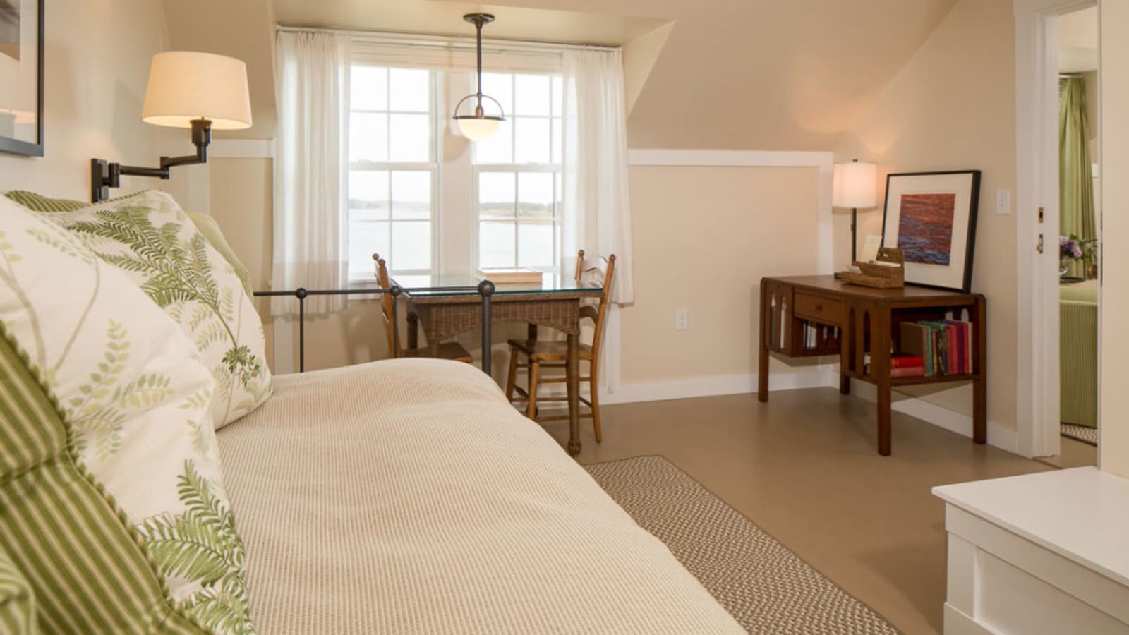 Cozy Weekapaug Inn Westerly