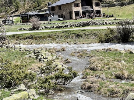 L’Ovella Negra Mountain Lodge — Incles