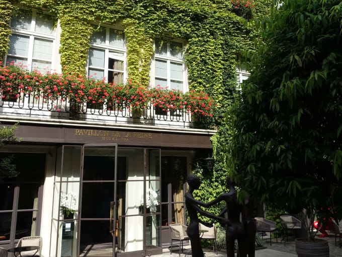 Le Pavillon de la Reine, Paris
