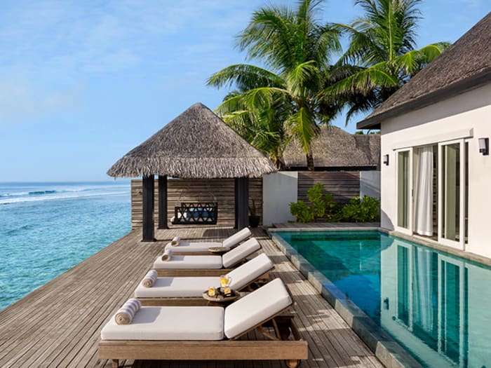 Relaxing Anantara Naladhu Private Island South Malé Atoll