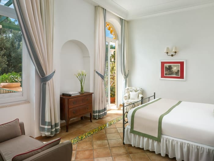 Chambre lumineuse Hôtel Caesar Augustus Île de Capri