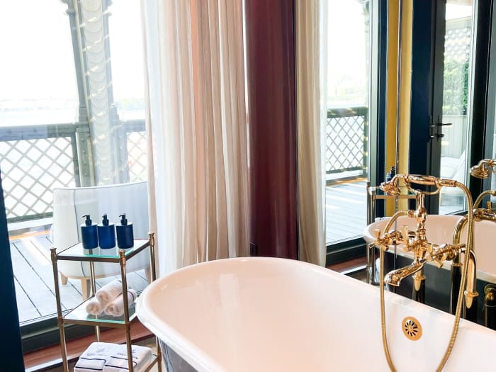 Élégante salle de bain à Casa Cipriani New York