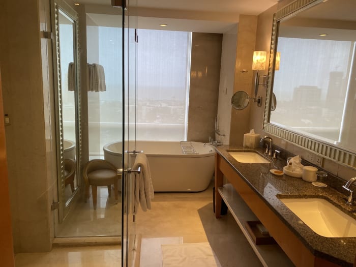 Elegant Four Seasons Hotel Mumbai Mumbai