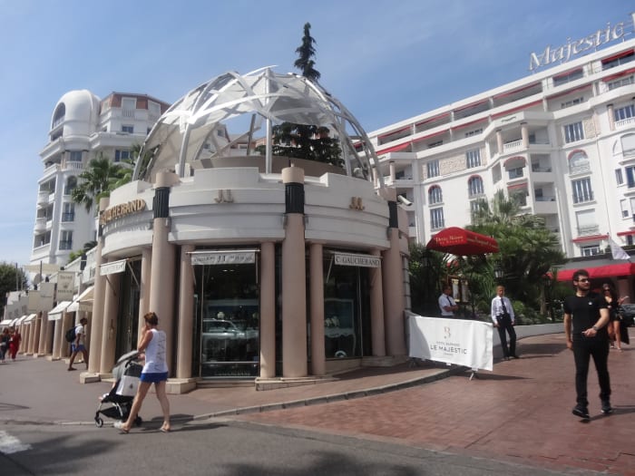Élégant Hôtel Barrière Le Majestic Cannes