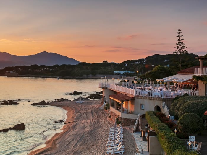 Élégant Hôtel le Maquis Porticcio au bord de la mer.