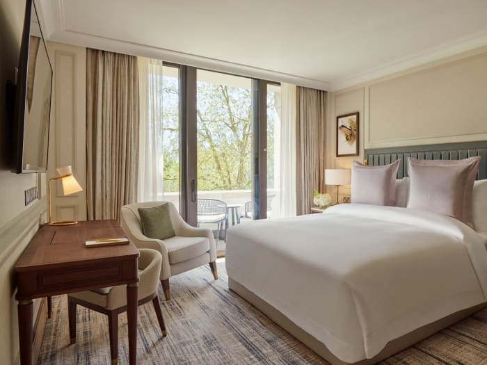 Inviting Jumeirah Carlton Tower London